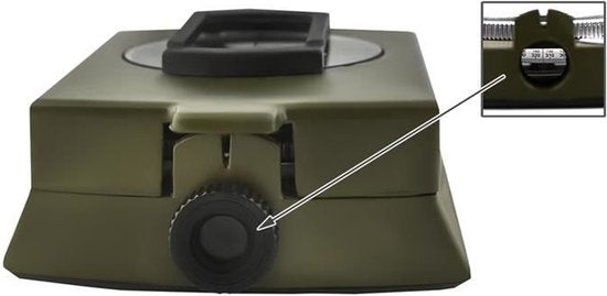 "Sort robust militærkompas i zinklegering med bæresnor, væskefyldt for præcise målinger og let transportabelt design."