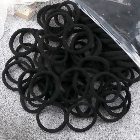 "Stærke elastiske hårbånd i elegante nuancer, 4 cm bredde, ideelle til daglig brug og alle hårtyper."