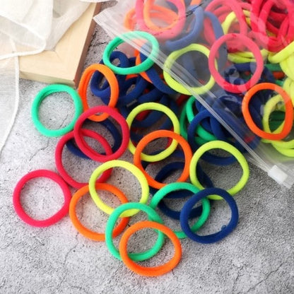 "Stærke elastiske hårbånd i elegante nuancer, 4 cm bredde, ideelle til daglig brug og alle hårtyper."