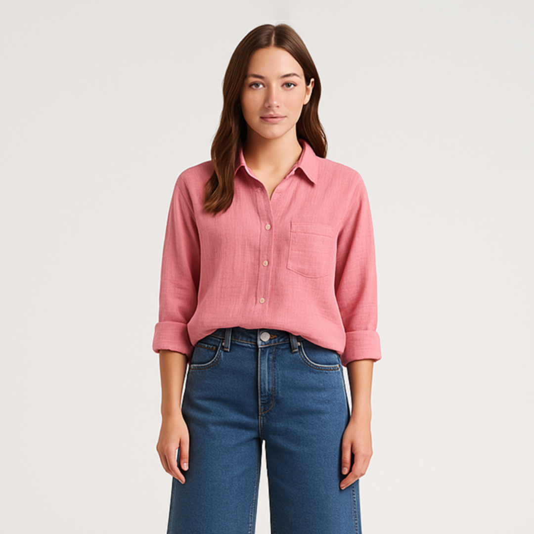 "Stilfuld bluse med lange ærmer, i bomuld og hør, elegant snit og dyb blå tone, perfekt til tidløs skandinavisk stil."