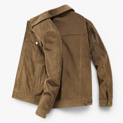 Stilfuld fløjlsjakke med knaplukning og elegante lommedetaljer, perfekt til herremode og giver en sofistikeret stil.