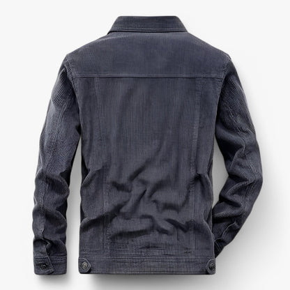 Stilfuld fløjlsjakke med knaplukning og elegante lommedetaljer, perfekt til herremode og giver en sofistikeret stil.