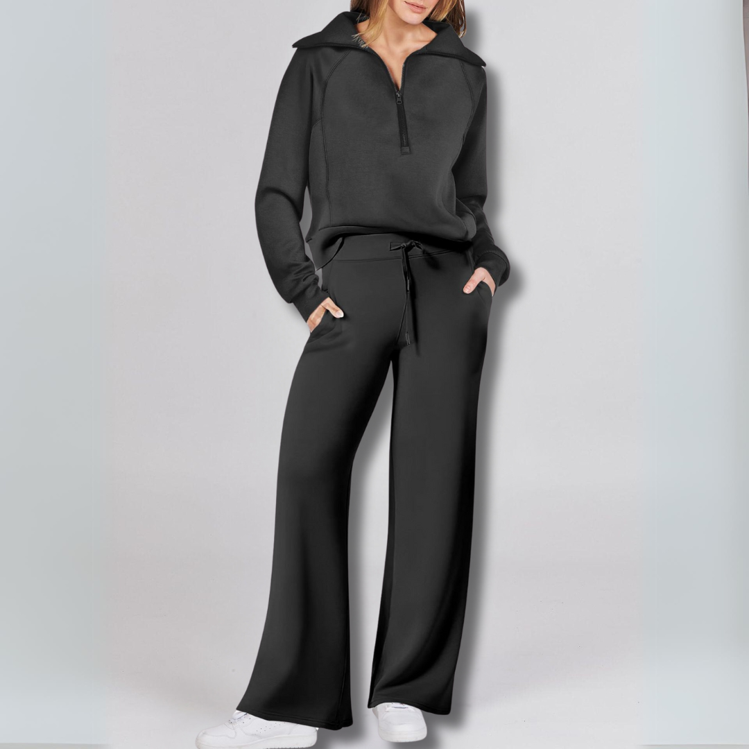 "Stilfuld joggingdragt med lynlåstrøje og brede bukseben i blødt stof, ideel til både afslapning og hverdagsbrug."