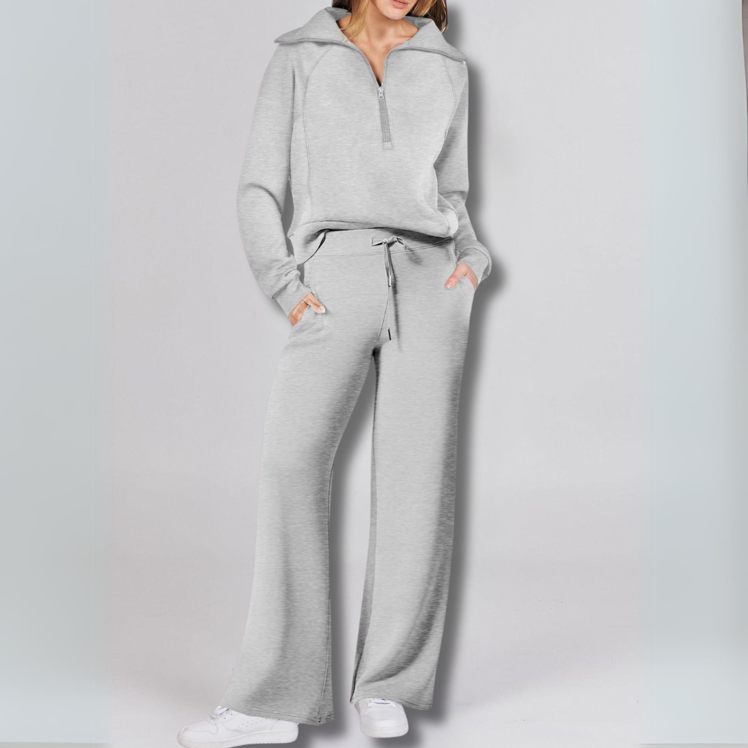 "Stilfuld joggingdragt med lynlåstrøje og brede bukseben i blødt stof, ideel til både afslapning og hverdagsbrug."