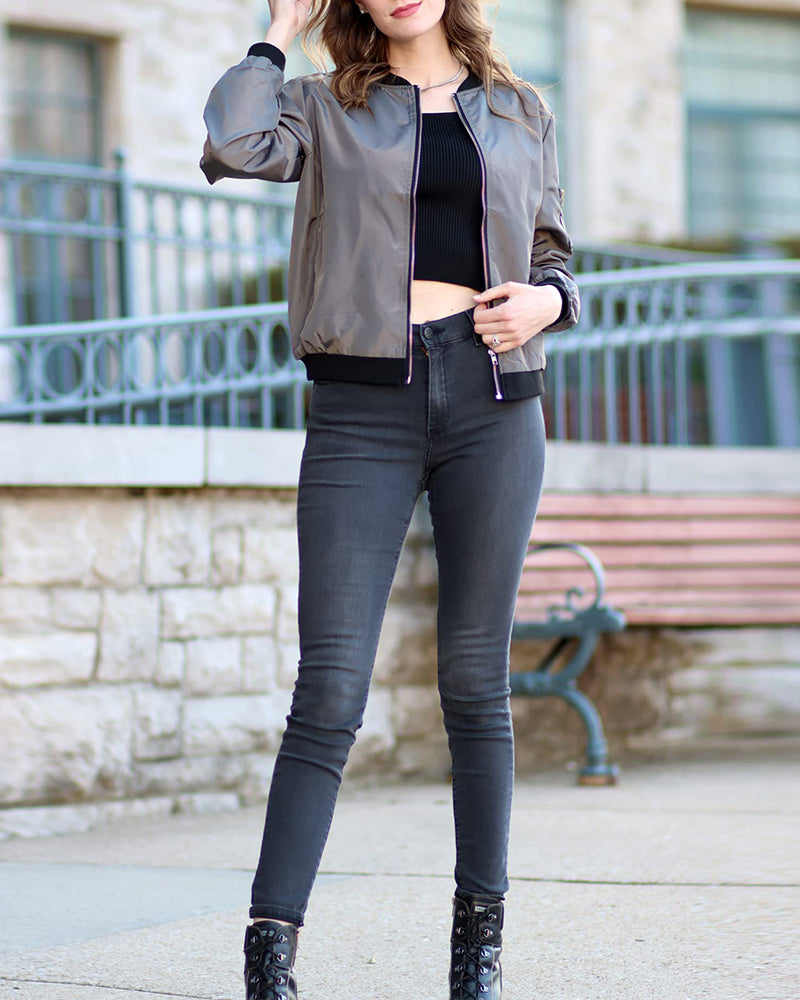 Stilfuld Liora bomberjakke til kvinder, holdbar med funktionelle lommer, perfekt til dagligt brug og aftenudflugter.