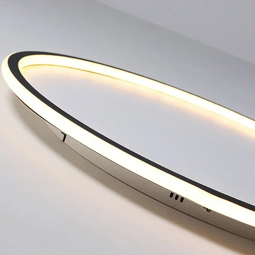 Stilfuld skandinavisk loftlampe i elegant rund form, sort metal og glas med blød LED-belysning, til dit moderne hjem.