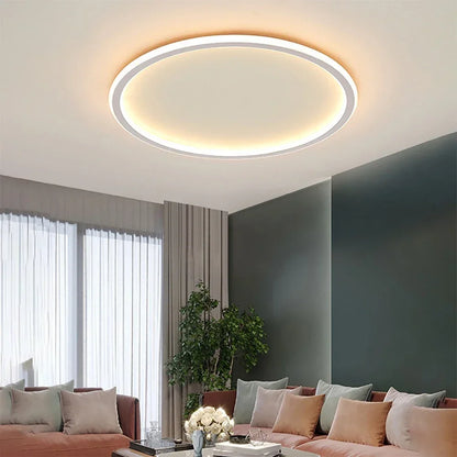 Stilfuld skandinavisk loftlampe i elegant rund form, sort metal og glas med blød LED-belysning, til dit moderne hjem.