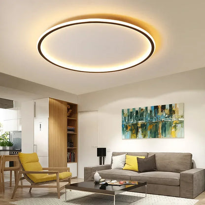 Stilfuld skandinavisk loftlampe i elegant rund form, sort metal og glas med blød LED-belysning, til dit moderne hjem.