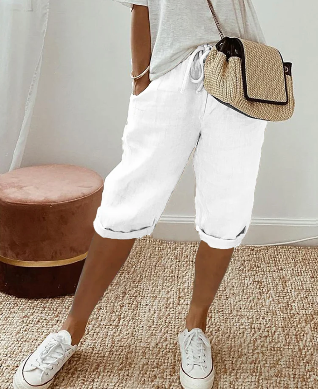 "Stilla Linned Shorts, knælange damer shorts i let stof, højtaljet design, fås i blå, grøn, hvid, khaki, sort."