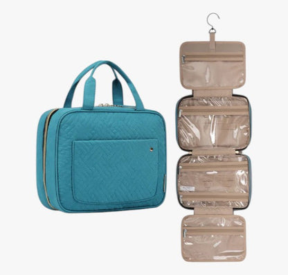 "Stor foldbar toilettaske, masser af plads, pletbestandigt materiale, praktisk til rejser, fås i flere farver."