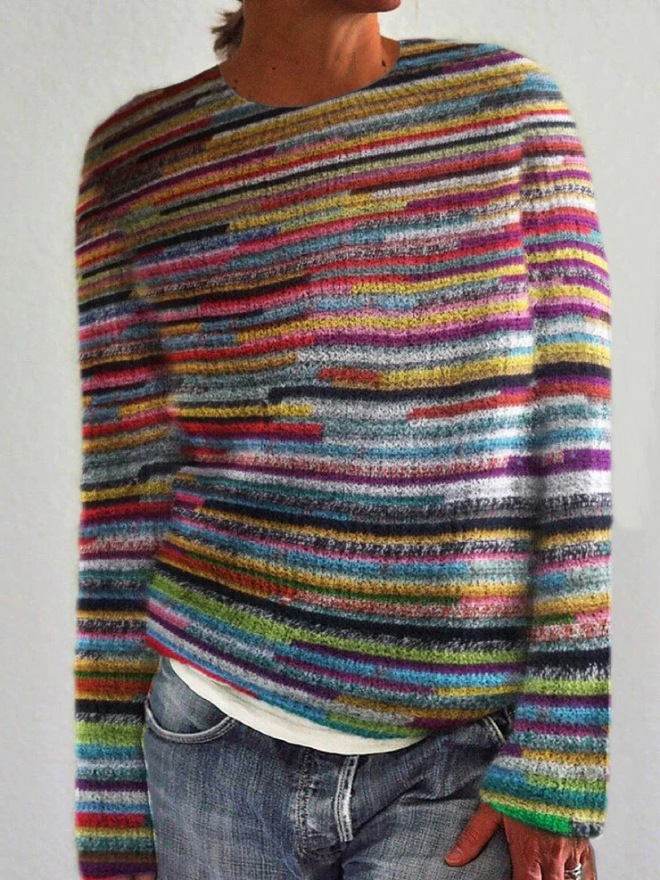 Strikket kvindetrøje i farverige striber, løs pasform, ideel til efterår og vinter, legende og iøjnefaldende design.