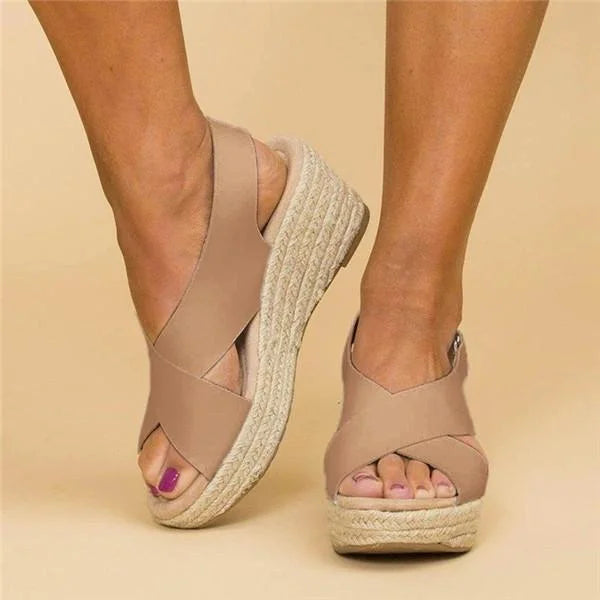 Taupe ortopædiske espadriller med kilehæl, elegante og komfortable, ideelle til hverdag og fest. Kvindesko i høj kvalitet.