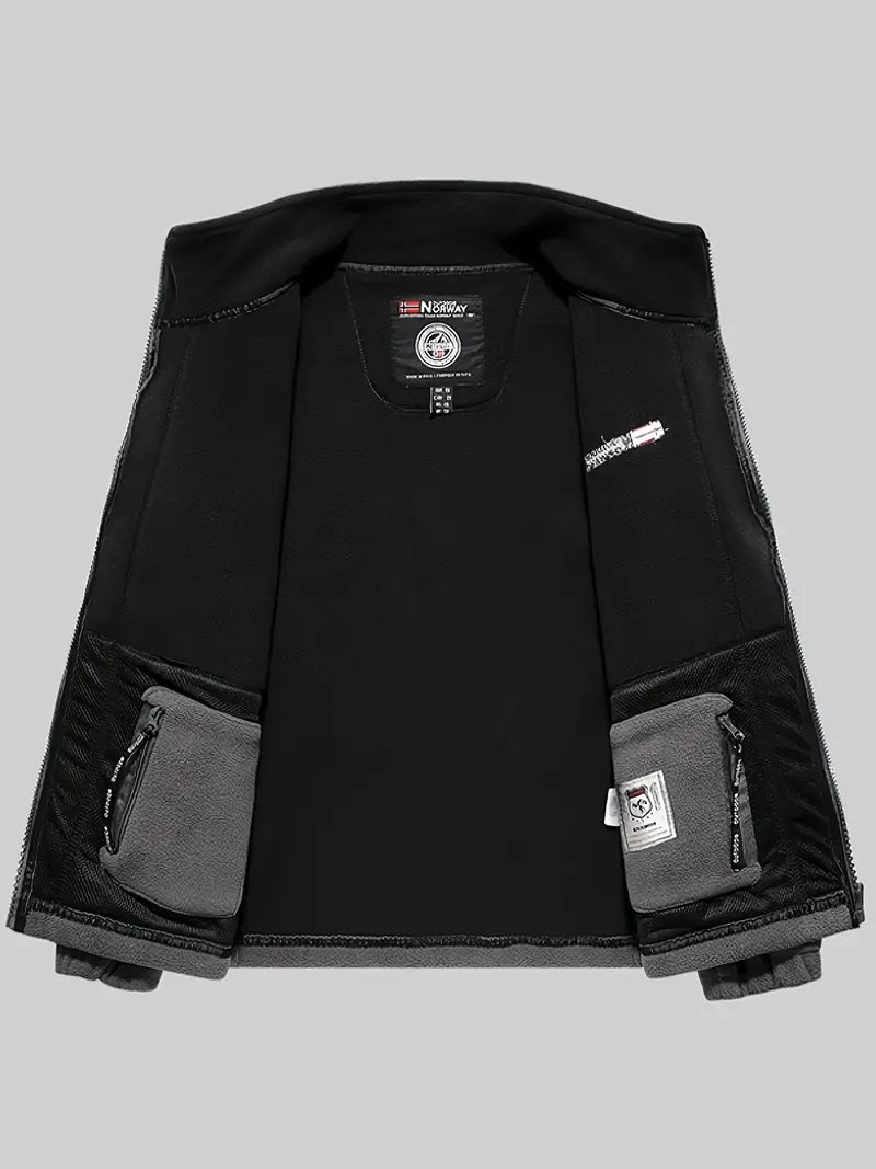 "Termisk fleece jakke i sort, perfekt til udendørs aktiviteter. Blødt stof, moderne design, fremragende isolering."