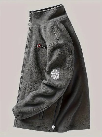 "Termisk fleece jakke i sort, perfekt til udendørs aktiviteter. Blødt stof, moderne design, fremragende isolering."