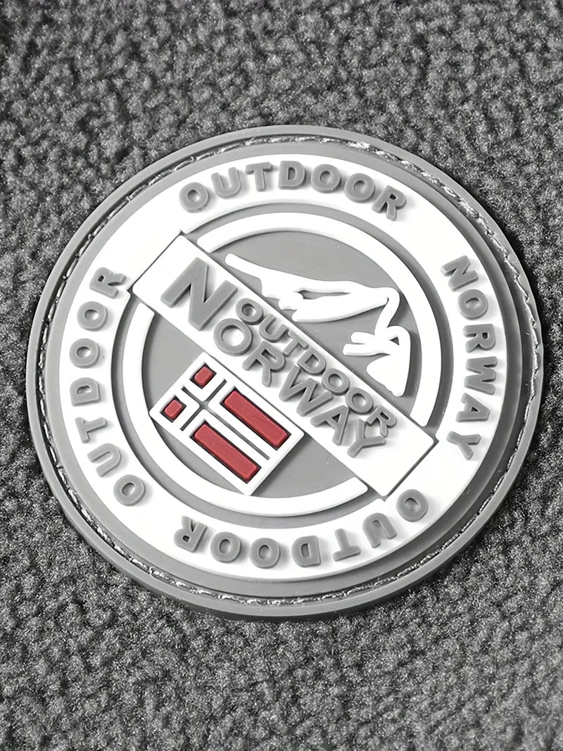 "Termisk fleecejakke i mørkeblå med lynlås, isolerende for og vandafvisende overflade, perfekt til vinterbrug."