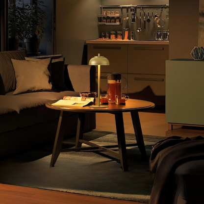 Trådløs bordlampe med elegant aluminiumsdesign og berøringskontrol, justerbar lysfarve og lang batterilevetid.