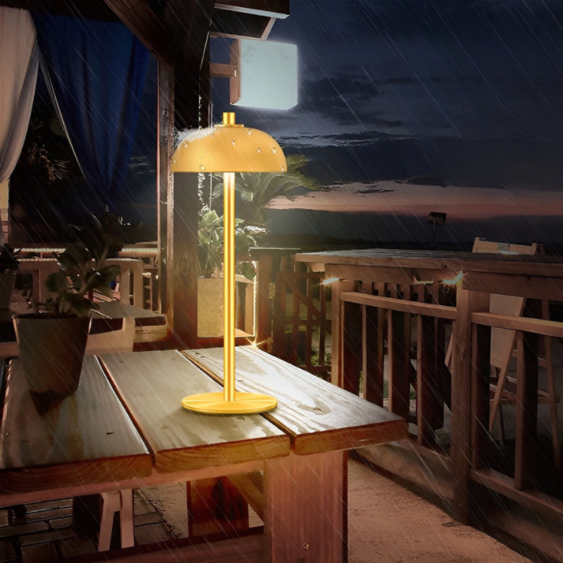 Trådløs bordlampe med elegant aluminiumsdesign og berøringskontrol, justerbar lysfarve og lang batterilevetid.