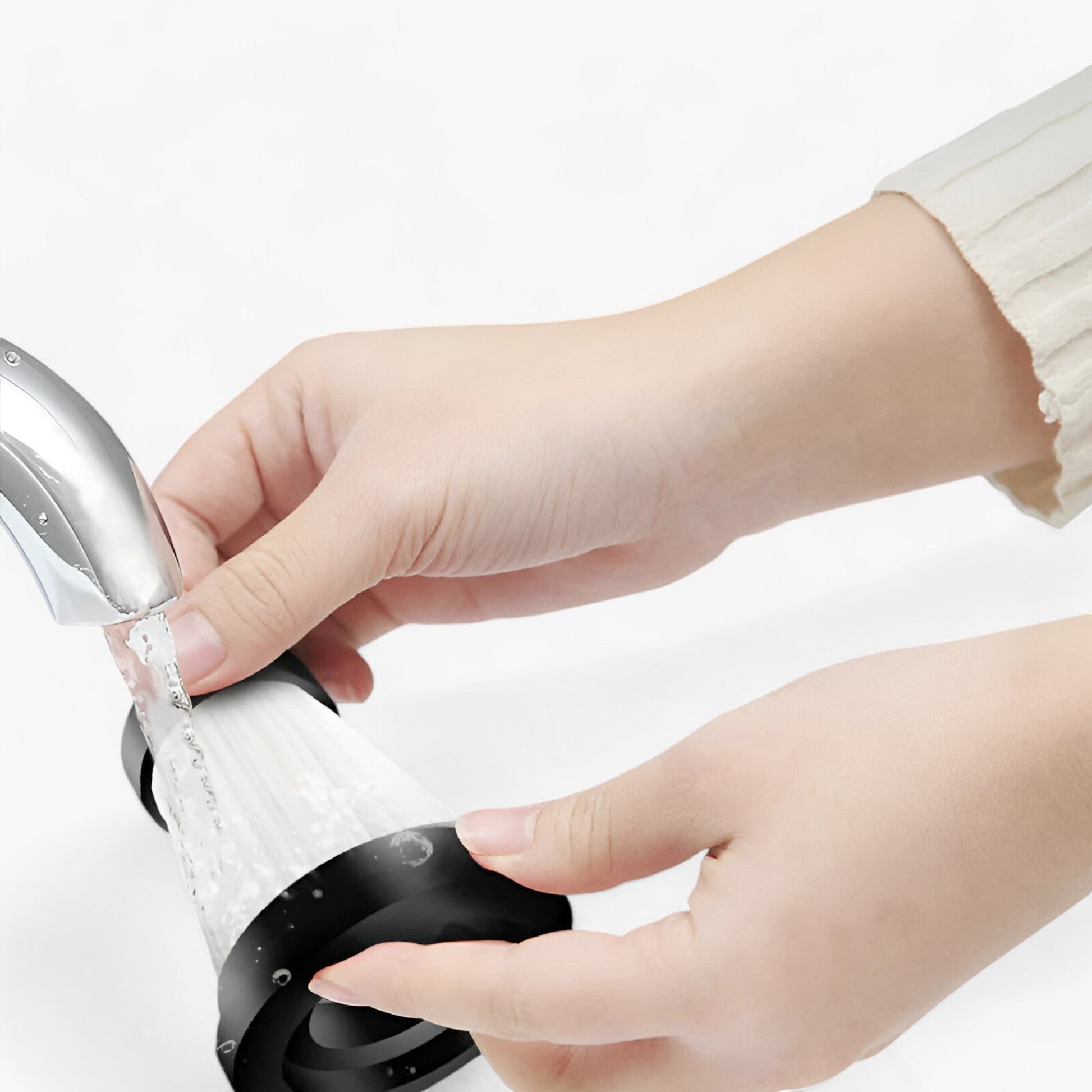 "Trådløs håndstøvsuger med kraftig sugeevne, kompakt design til rengøring af hjem og bil, effektiv og bærbar løsning."