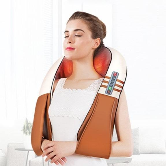 "Trådløst massageapparat i moderne design med 16 massagekugler og infrarød varme for dyb afslapning af nakke og ryg."