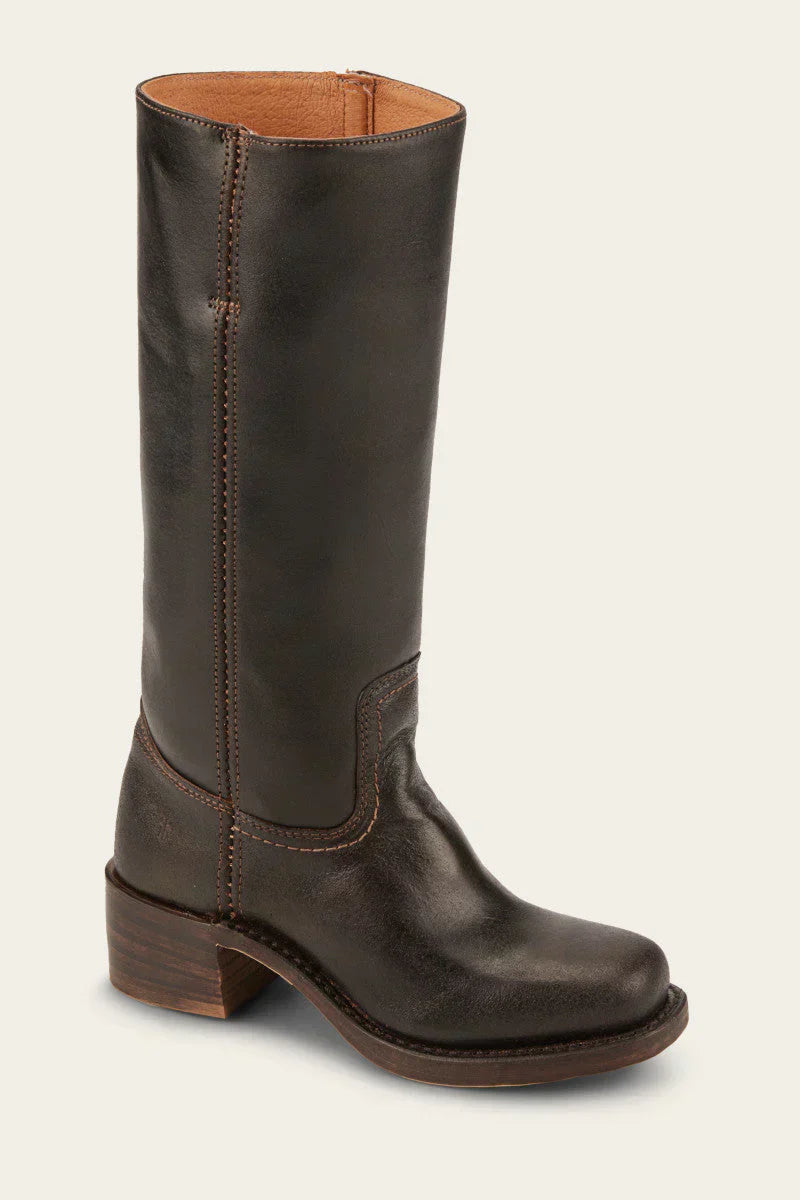 "Trendy, brun læderstøvle til kvinder, high boots stil, fremstillet af holdbart og høj kvalitet læder, elegant design."
