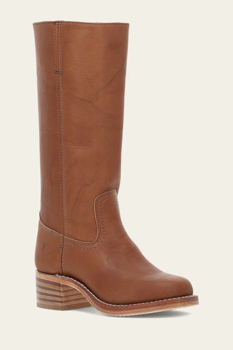 "Trendy, brun læderstøvle til kvinder, high boots stil, fremstillet af holdbart og høj kvalitet læder, elegant design."