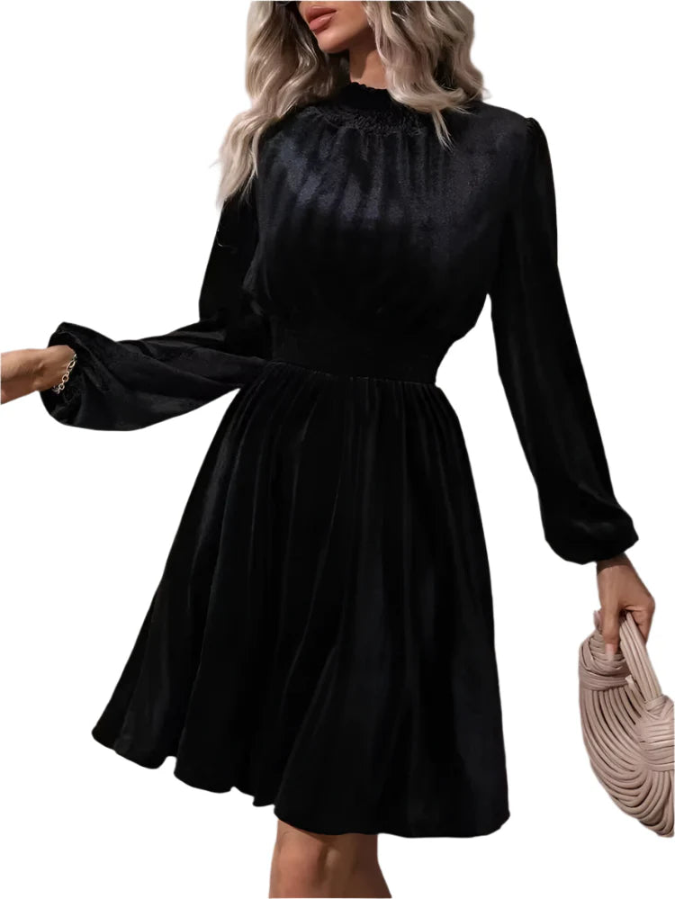 "Turtleneck velour kjole, lanterneærmer, elegant rullekrave, efterårs- og vintermode til kvinder"