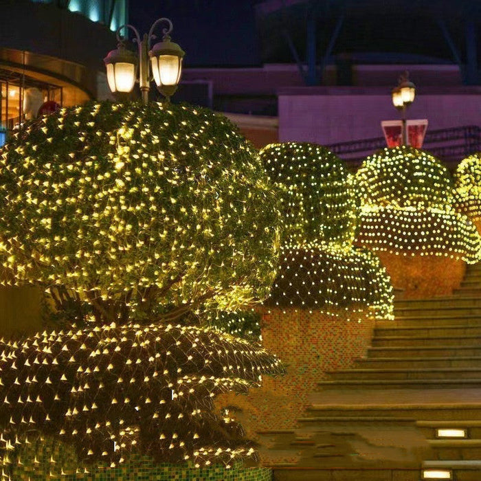 "TwinkleMesh havelamper lysnet over busk, vejrbestandig LED-belysning, energibesparende haveindretning"