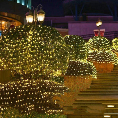 "TwinkleMesh havelamper lysnet over busk, vejrbestandig LED-belysning, energibesparende haveindretning"