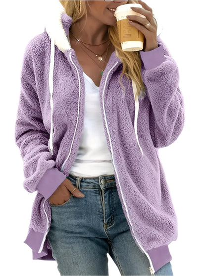 "Ultra blød teddy fleecejakke til damer i grå, oversized pasform, stilfuld og komfortabel med praktiske sidelommer."