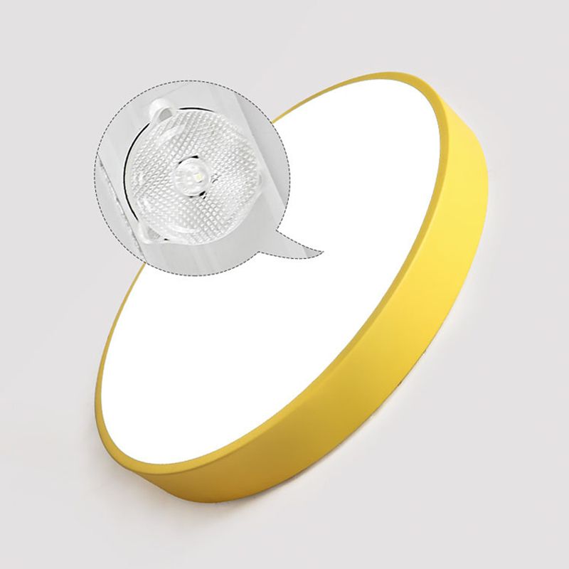 "Ultra-flad LED loftlampe i pastelfarver, elegant design, blødt lys, flere størrelser, velegnet til moderne interiør."