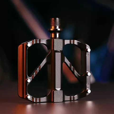 "Ultralette aluminiums cykelpedaler med skridsikkert design for sikker fodstøtte og optimal cykelpræstation."