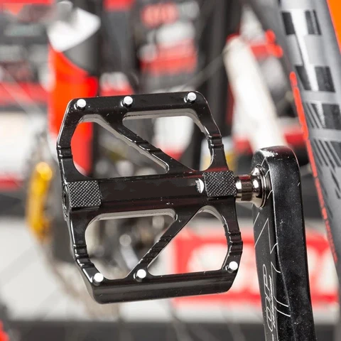 "Ultralette aluminiums cykelpedaler med skridsikkert design for sikker fodstøtte og optimal cykelpræstation."
