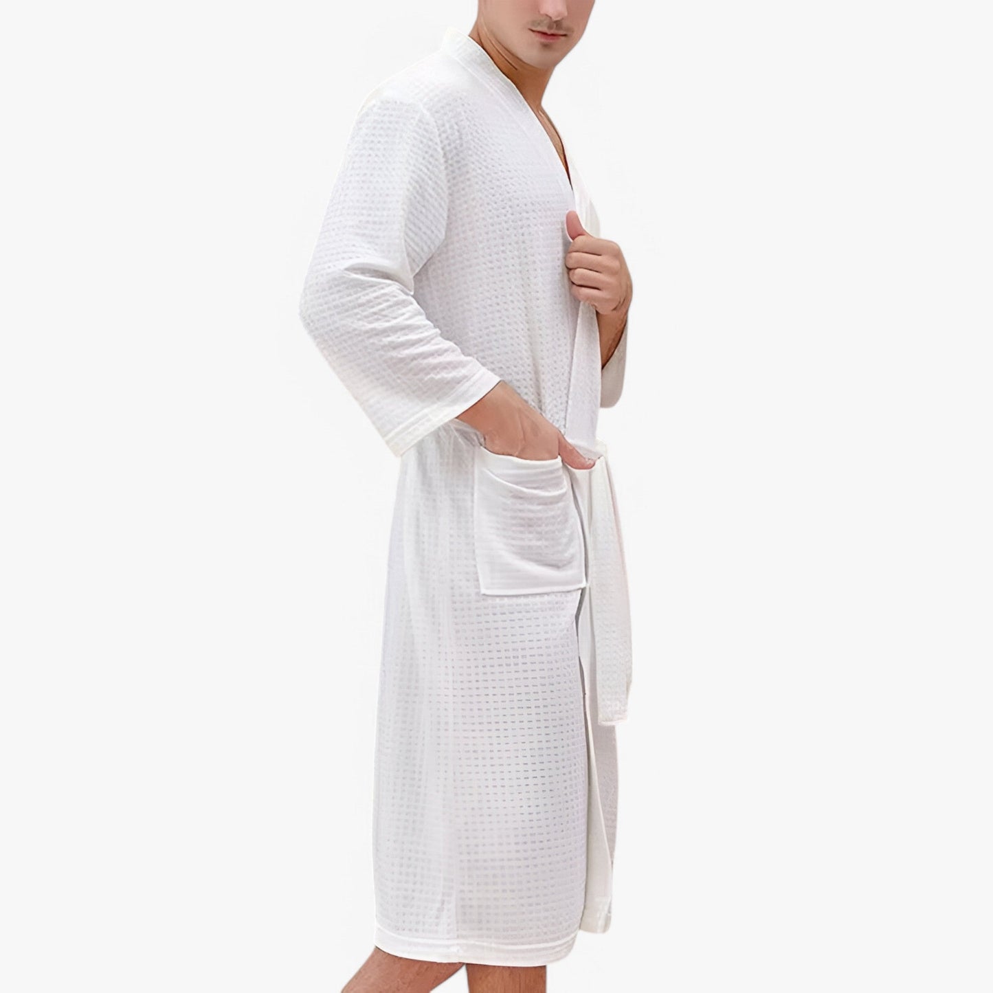 Unisex badekåbe i blødt stof med V-hals, justerbart bælte, store lommer og lange ærmer, perfekt til komfort og stil.