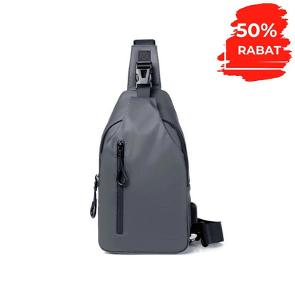 "Vandtæt AquaCharge Explorer-taske med justerbar rem, USB-opladningspunkt, og multirumssystem til mænds tilbehør."