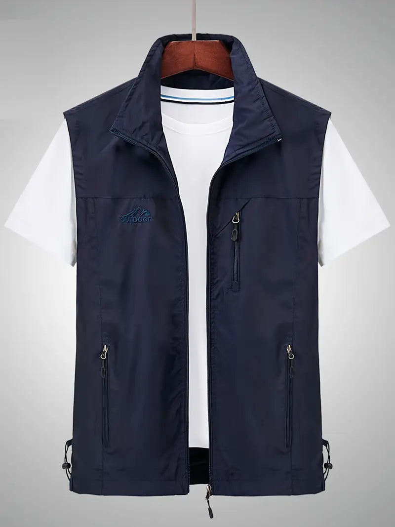 "Vandtæt ergonomisk vest til outdoor aktiviteter, i grå med lynlås, perfekt til mænds udendørs eventyr."