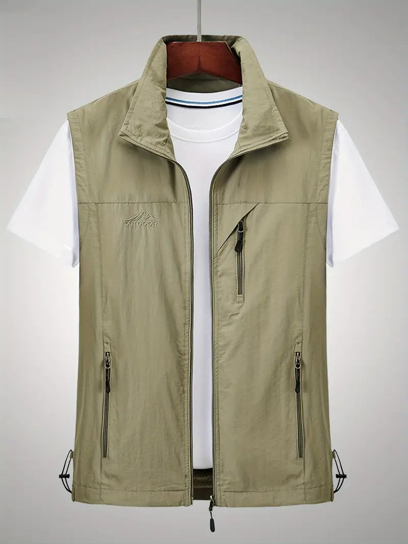 "Vandtæt ergonomisk vest til outdoor aktiviteter, i grå med lynlås, perfekt til mænds udendørs eventyr."