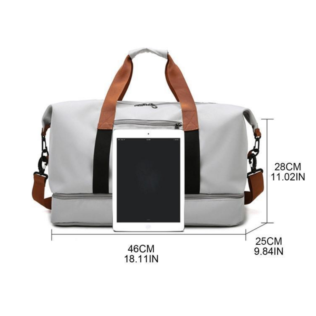 "Vandtæt sportstaske i sort med rummelig indretning, separat sko- og våd-rum, ideel til rejse og sport."