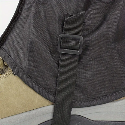 "Vandtætte, justerbare gamacher i sort polyester for optimal benbeskyttelse til udendørs eventyr i alle vejrforhold."