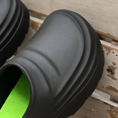 "Vandtætte ortopædiske træsko i blåt med bred sål og justerbare remme, ideelle til komfort og støtte for kvinder."