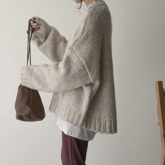 "Varm oversized sweater i beige med afslappet pasform, stilrent design og komfort. Perfekt til kølige dage."