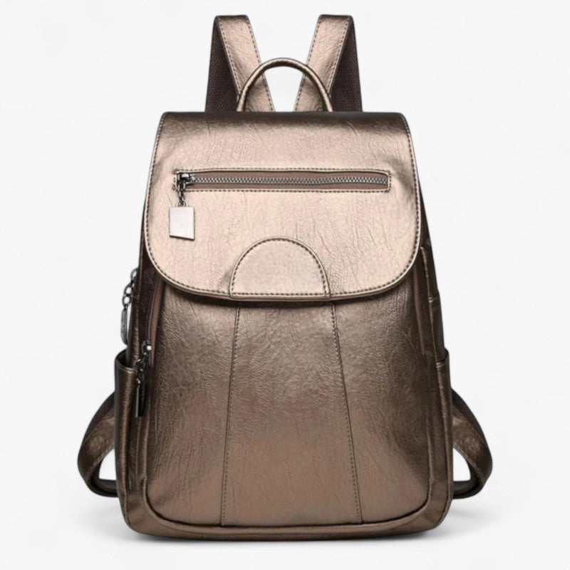 "Vintage læder rygsæk i blødt brun læder med polstrede stropper og rummelig indretning, perfekt til stilfulde rejser."