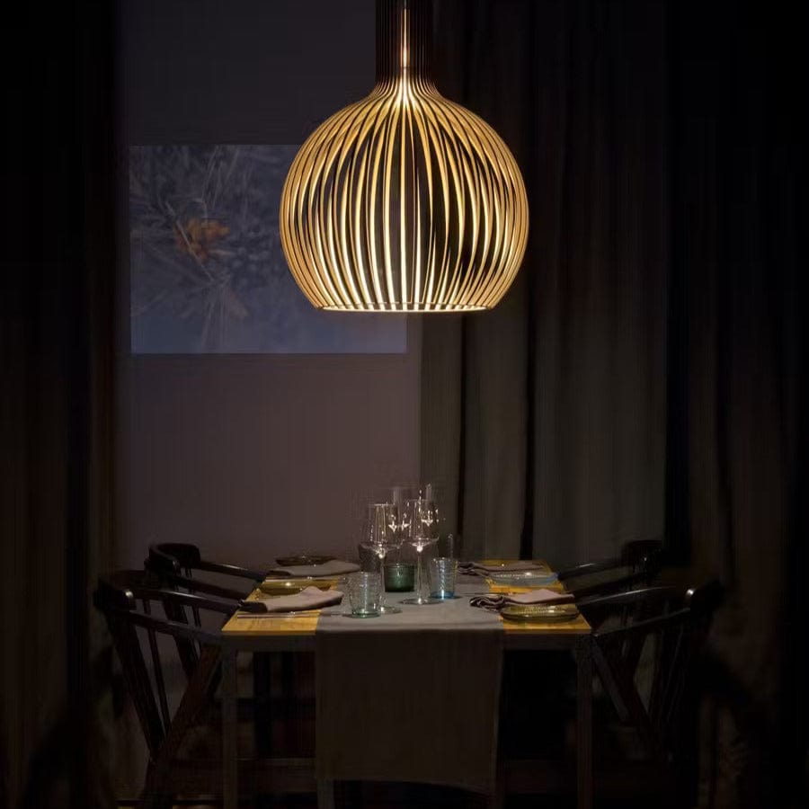 "Vintage træpendel lampe med justerbar højde og LED; skandinavisk design i naturlig træfinish til boligindretning."