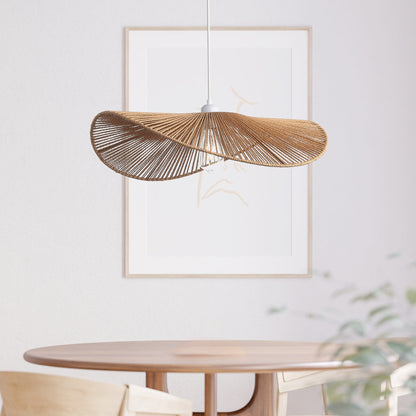 "Wave Pendel Ø60 i flettet papirreb, naturligt brunt, skaber moderne look med indbydende lys til indendørs brug, Ø60cm"