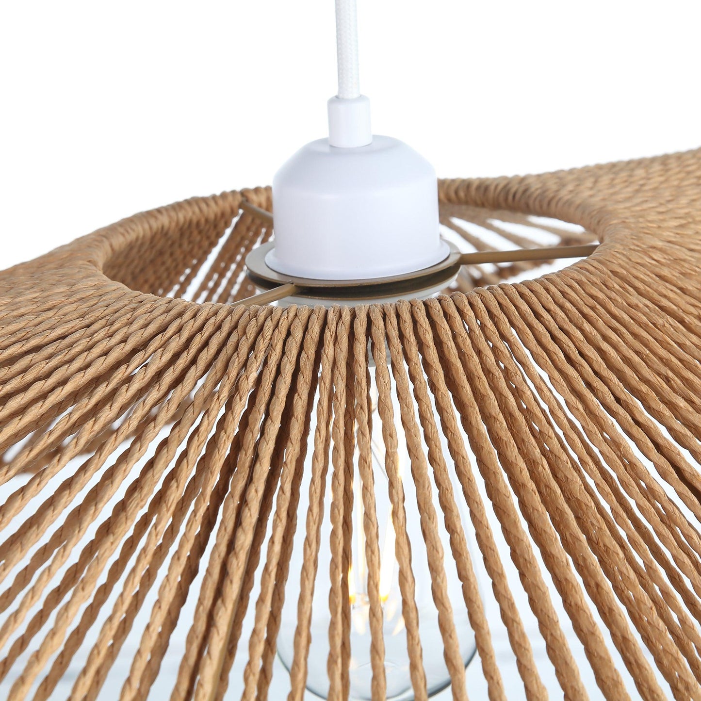 "Wave Pendel Ø60 i flettet papirreb, naturligt brunt, skaber moderne look med indbydende lys til indendørs brug, Ø60cm"