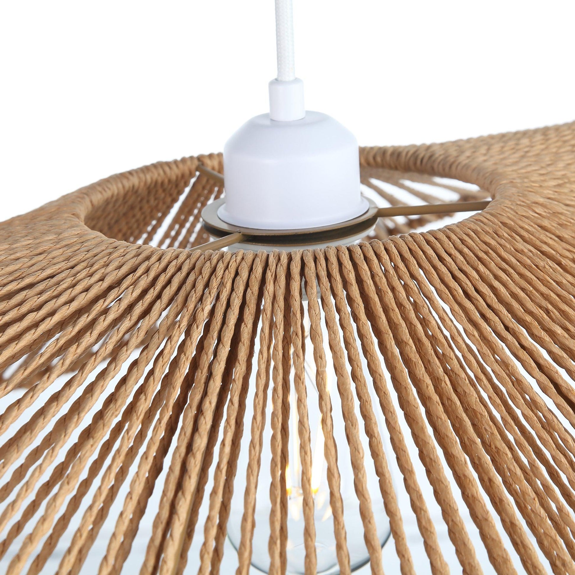 "Wave Pendel Ø60 i flettet papirreb, naturligt brunt, skaber moderne look med indbydende lys til indendørs brug, Ø60cm"